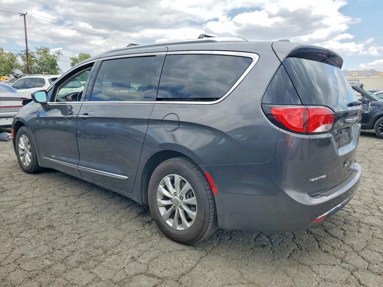Chrysler Pacifica Touring L