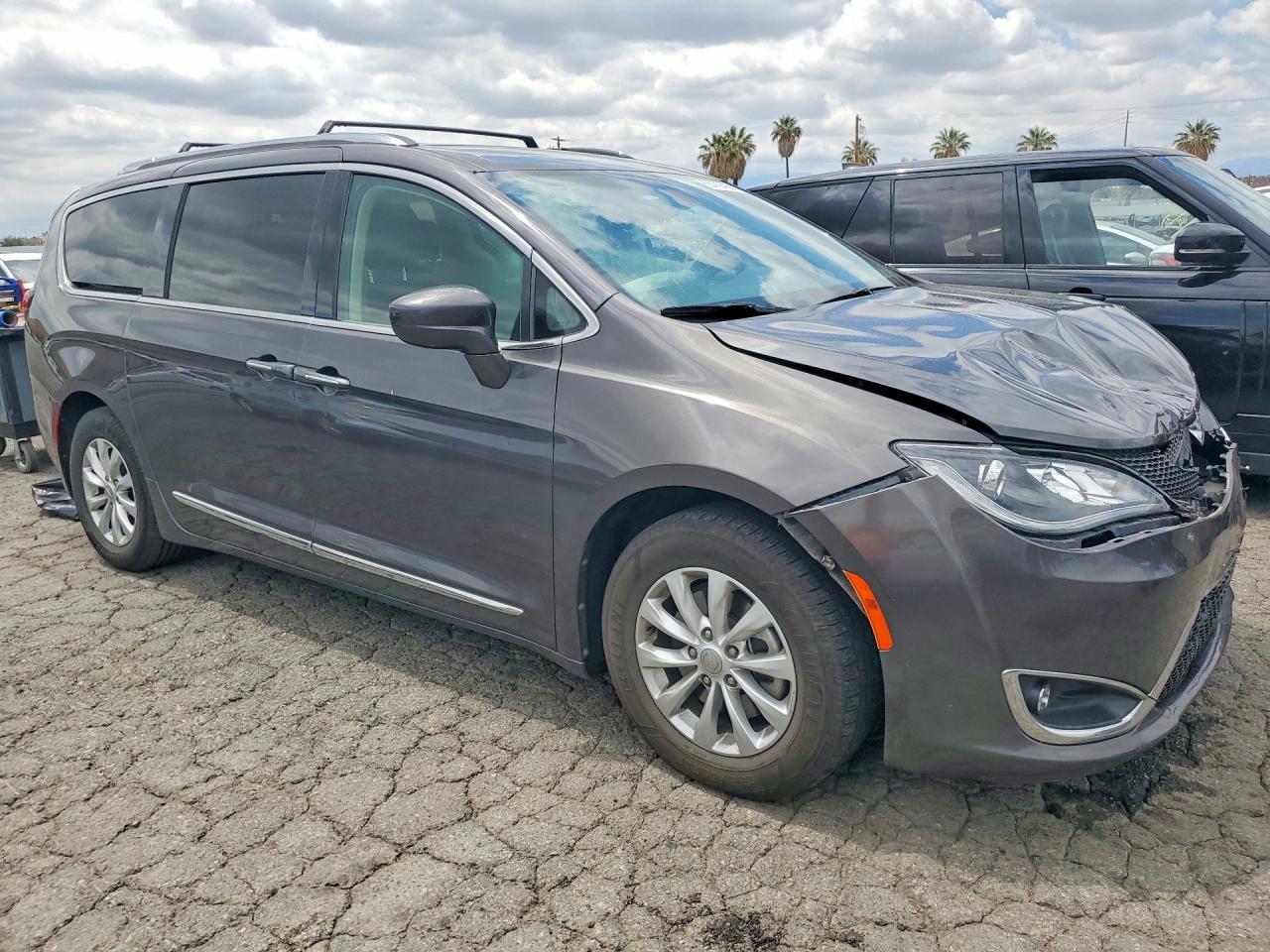 Chrysler Pacifica Touring L