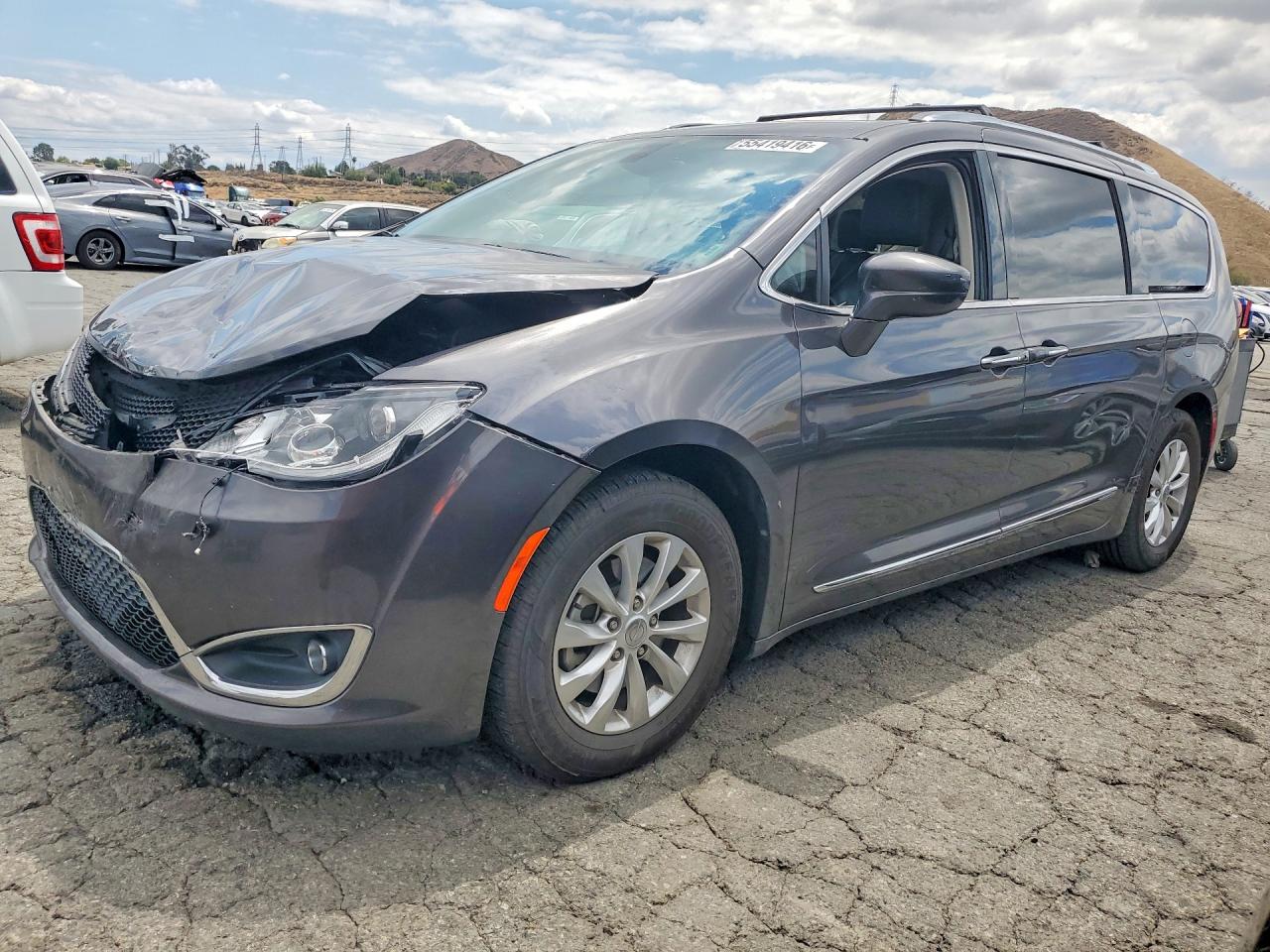 Salvage Chrysler Pacifica Image