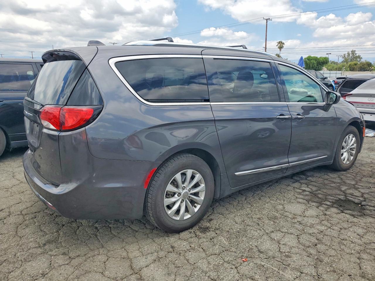 Chrysler Pacifica Touring L