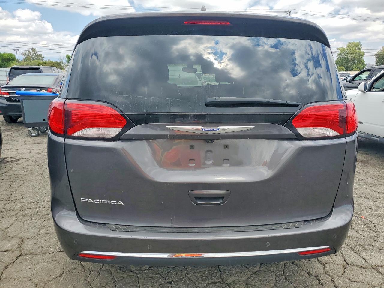 Chrysler Pacifica Touring L