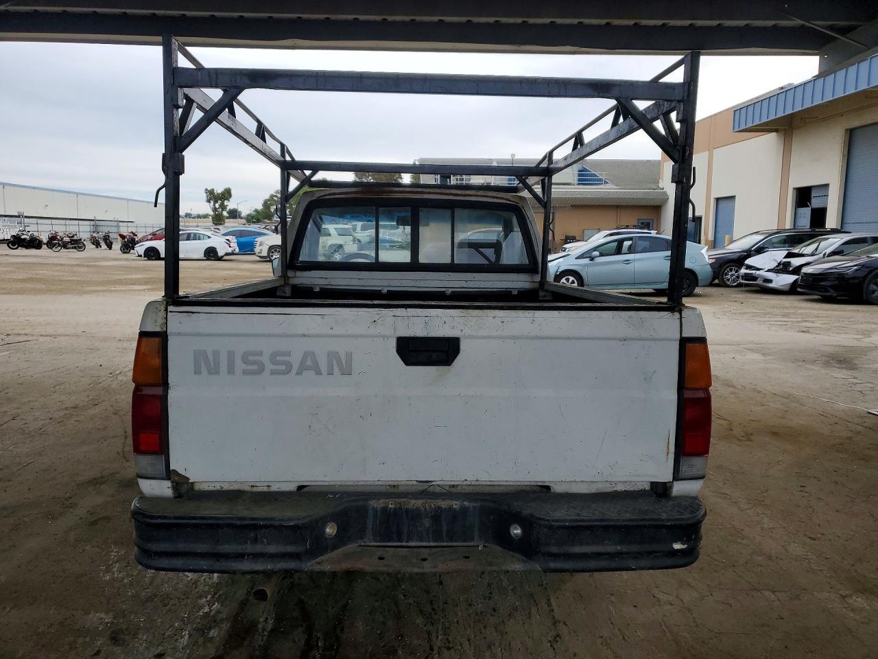 Nissan Navara Base
