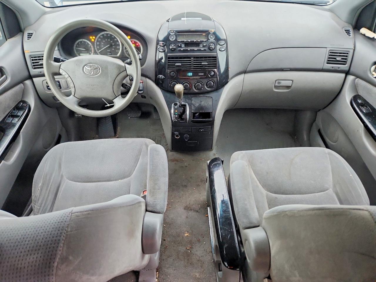 Toyota Sienna Le 8 Passenger