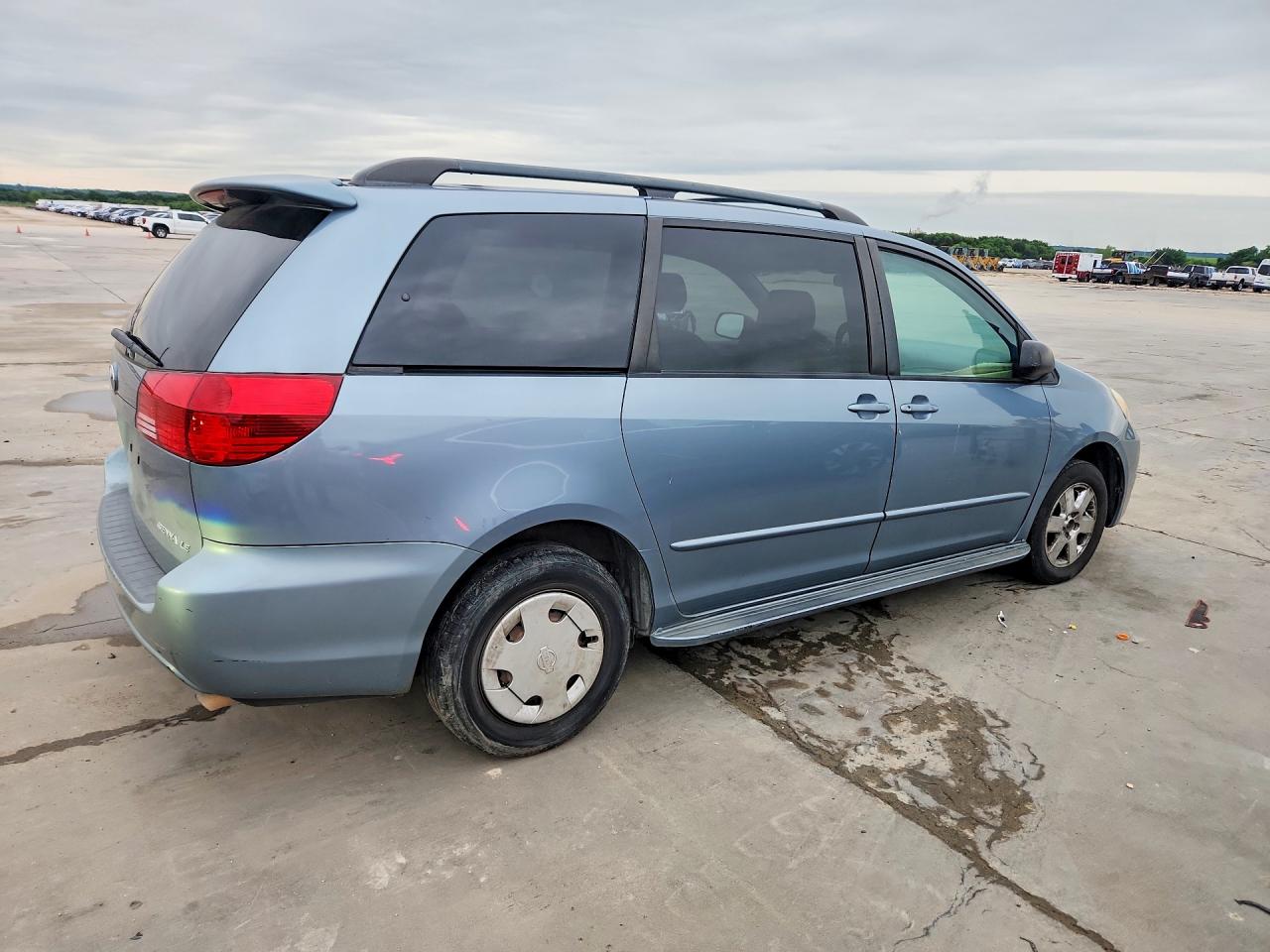 Toyota Sienna Le 8 Passenger