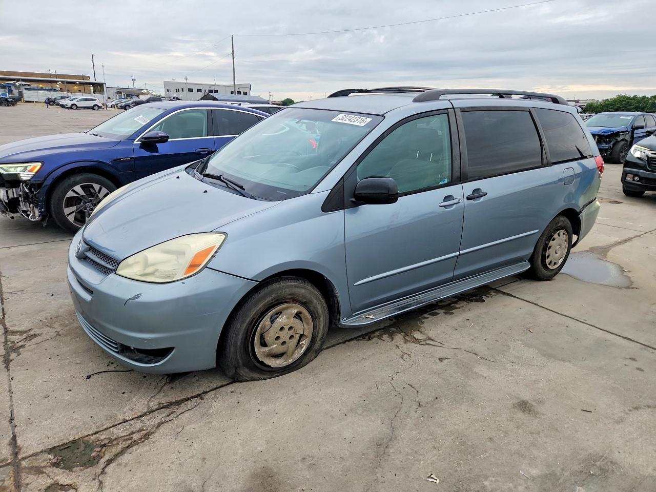 Salvage Toyota Sienna Image