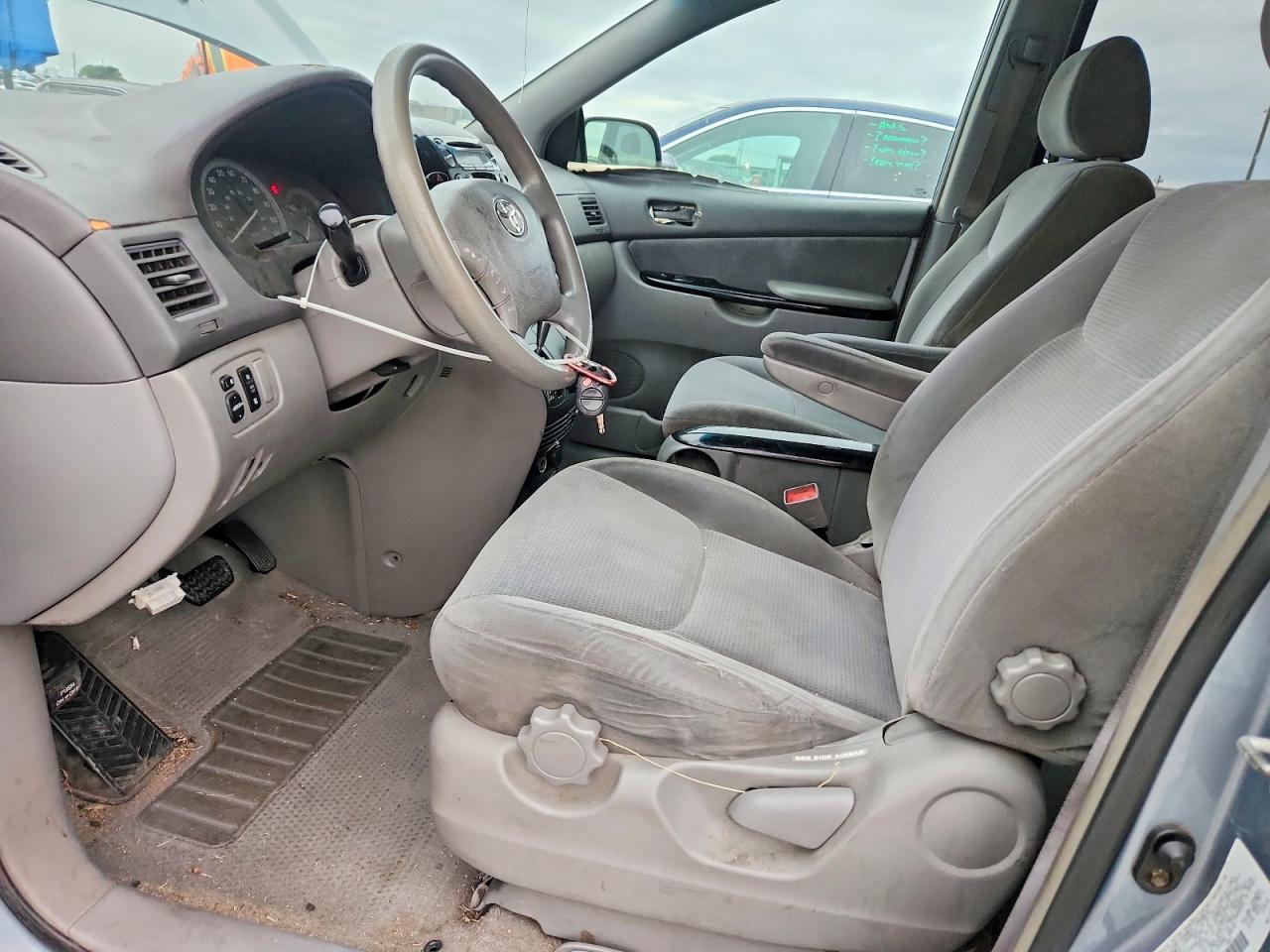 Toyota Sienna Le 8 Passenger