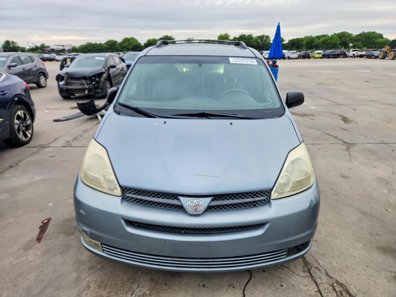Toyota Sienna Le 8 Passenger