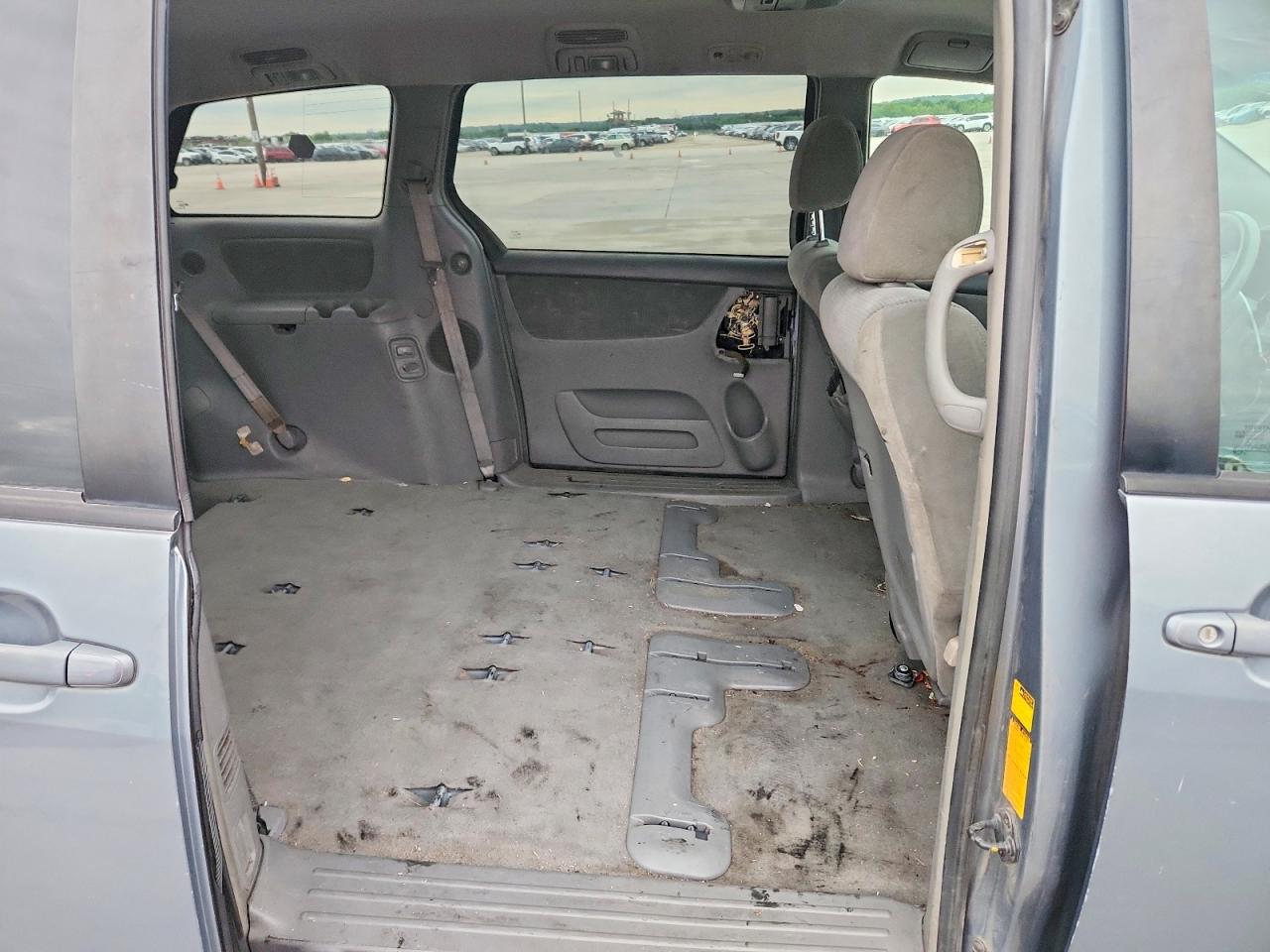 Toyota Sienna Le 8 Passenger
