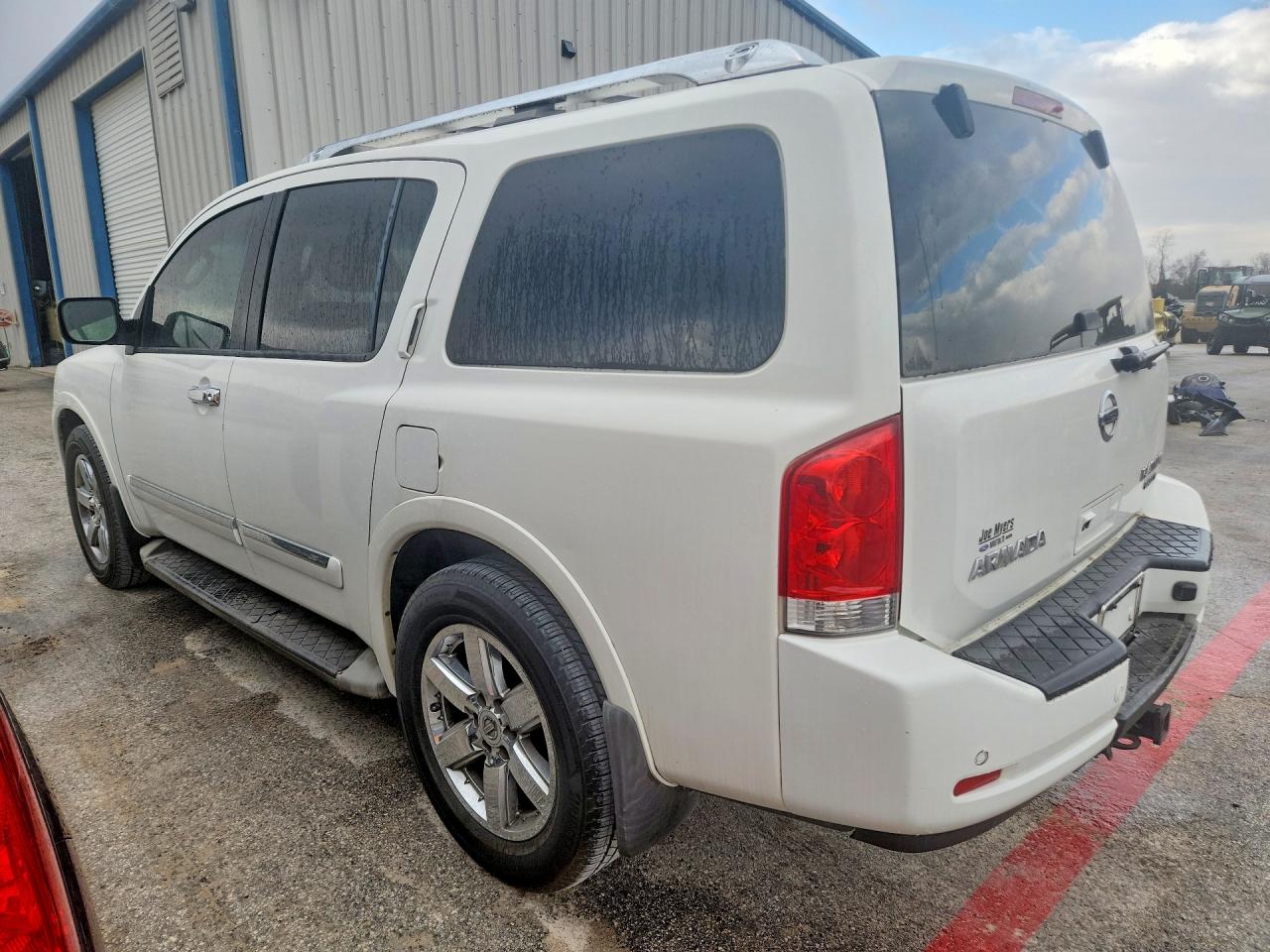 Nissan Armada Sv