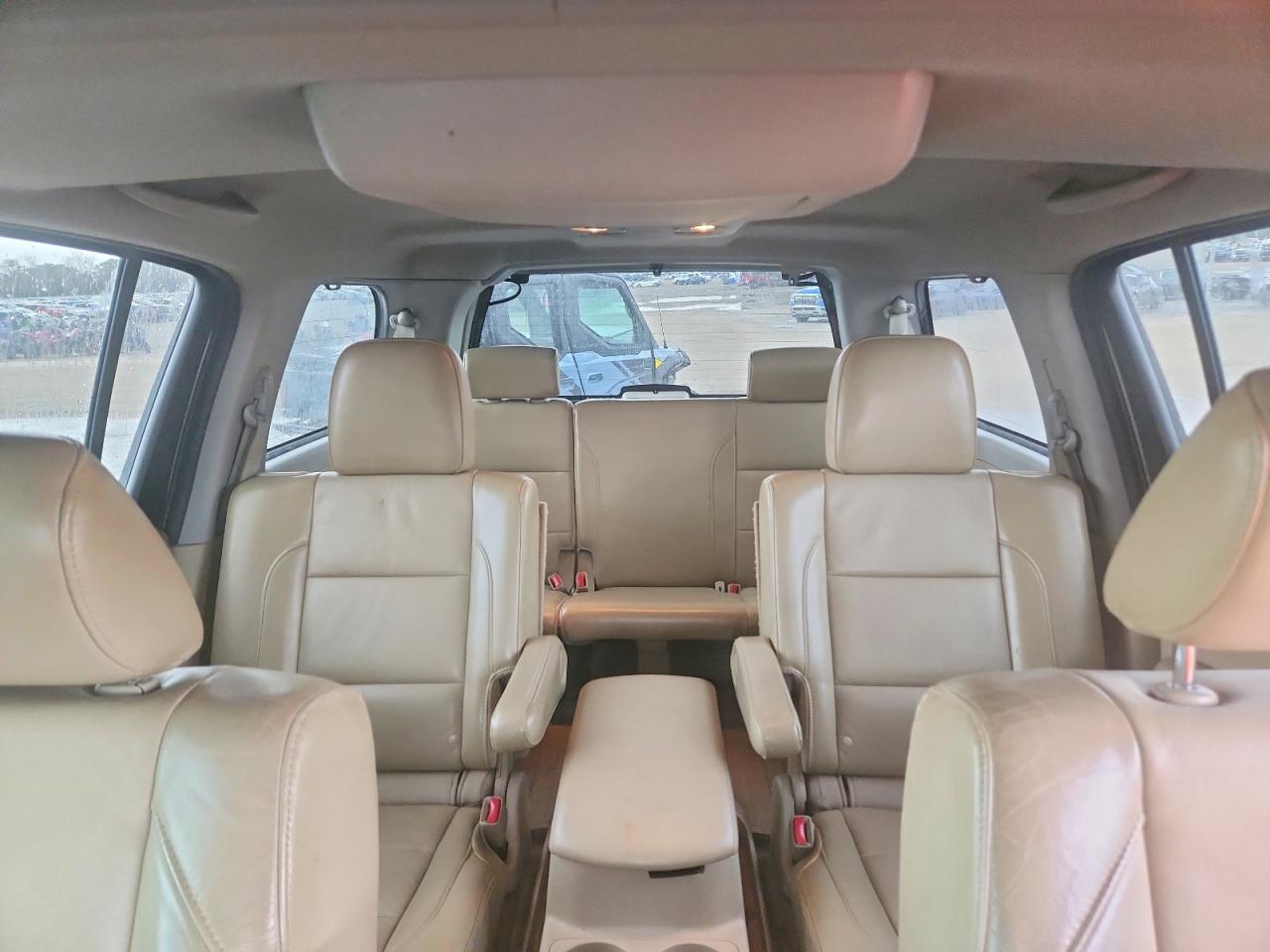Nissan Armada Sv