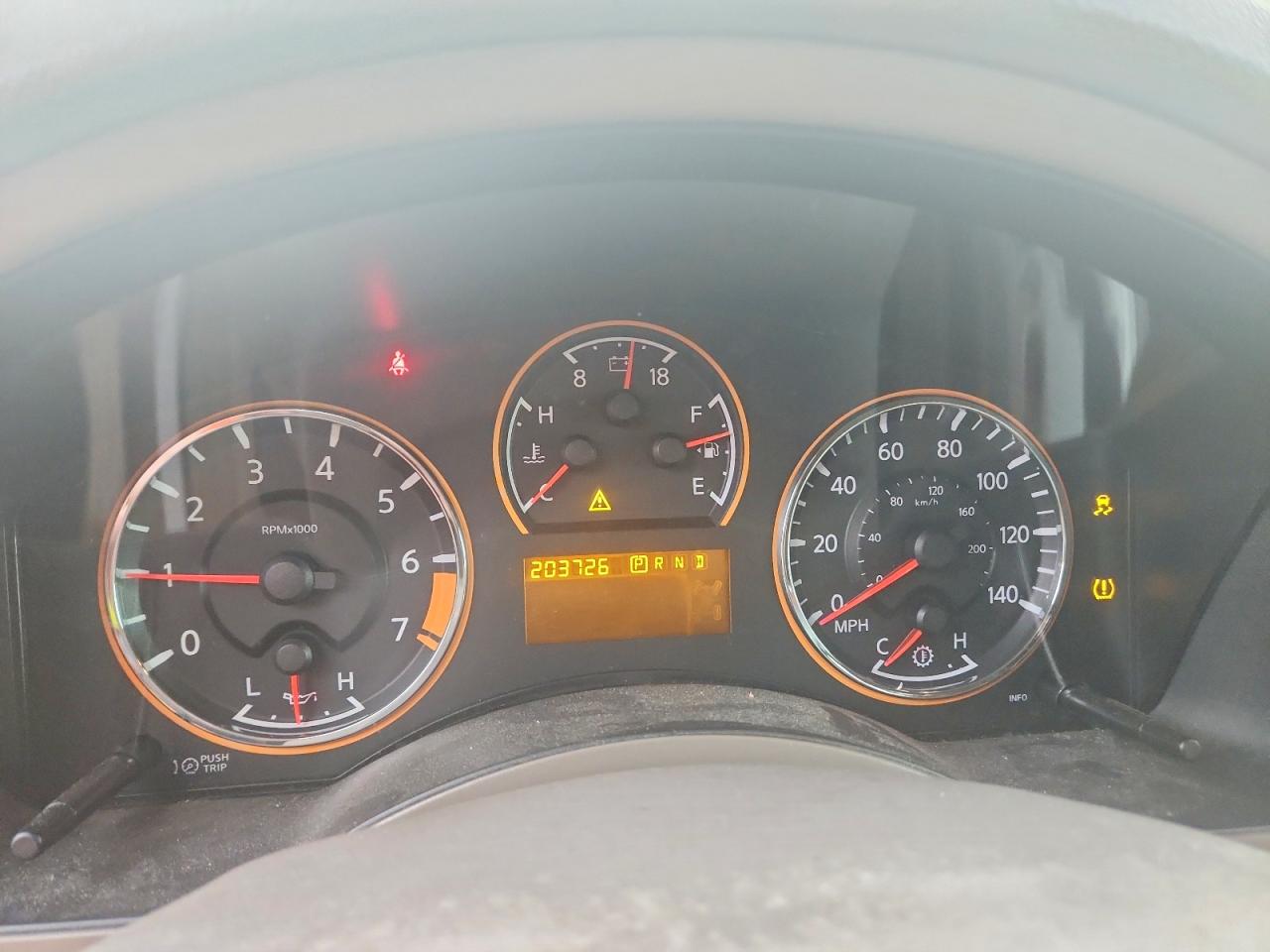 Nissan Armada Sv