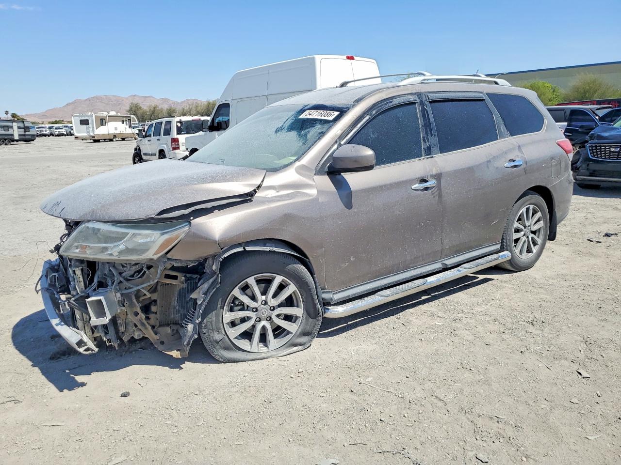 Salvage Nissan Pathfinder Image