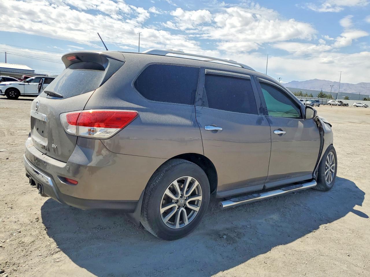 Nissan Pathfinder Sv