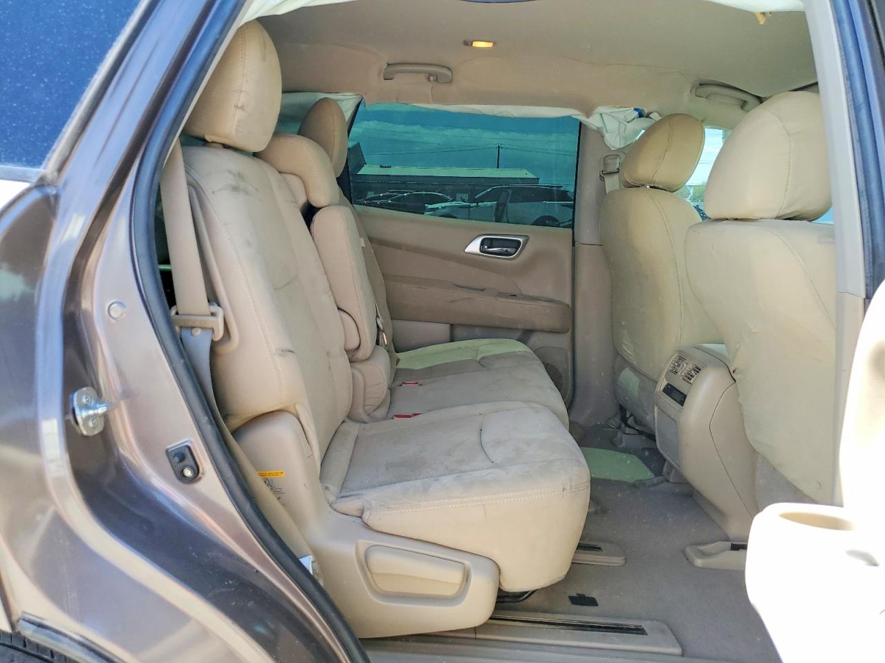 Nissan Pathfinder Sv