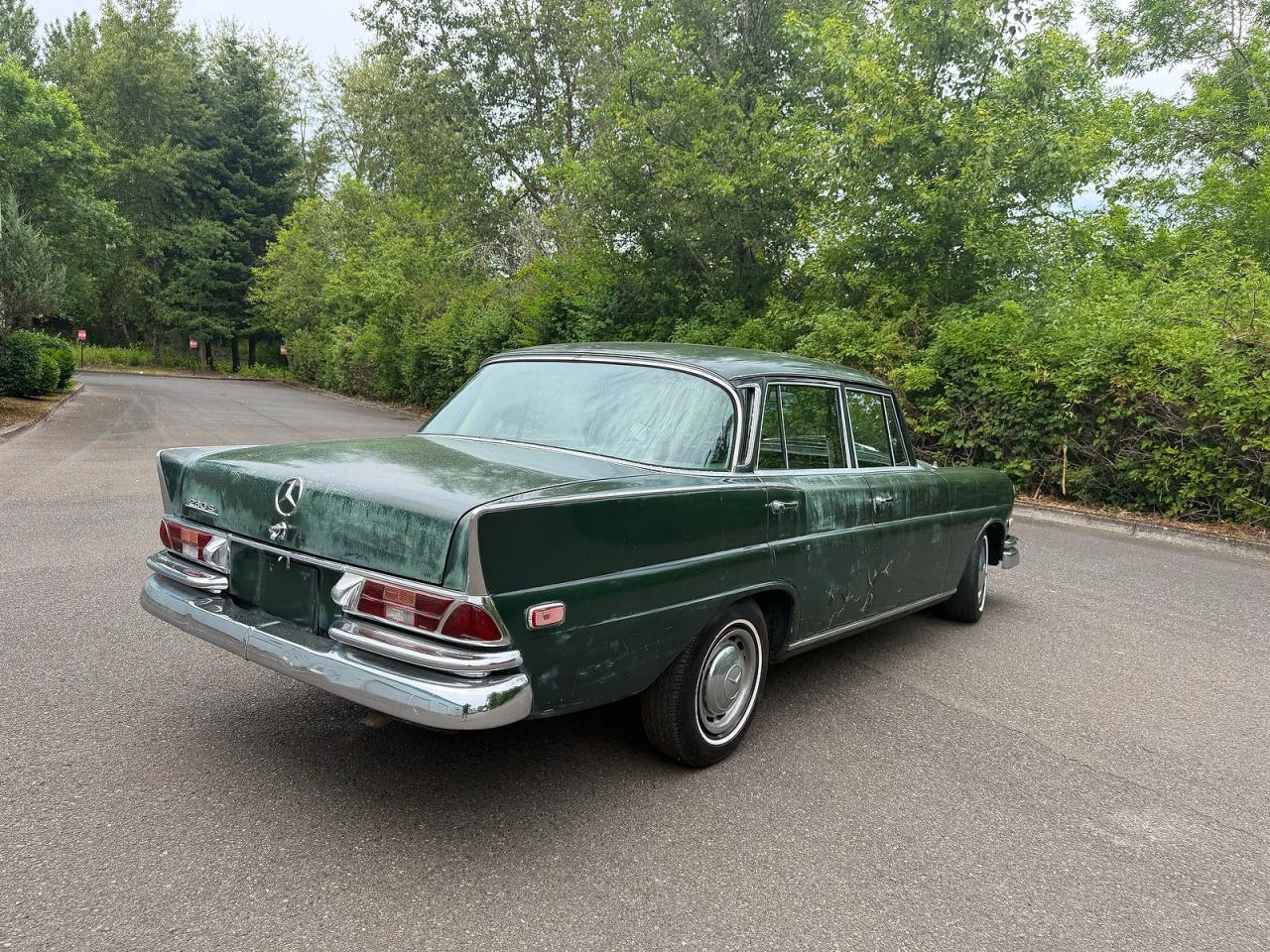 Mercedes-Benz 230-class