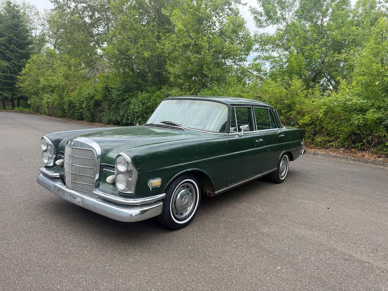 Mercedes-Benz 230-class