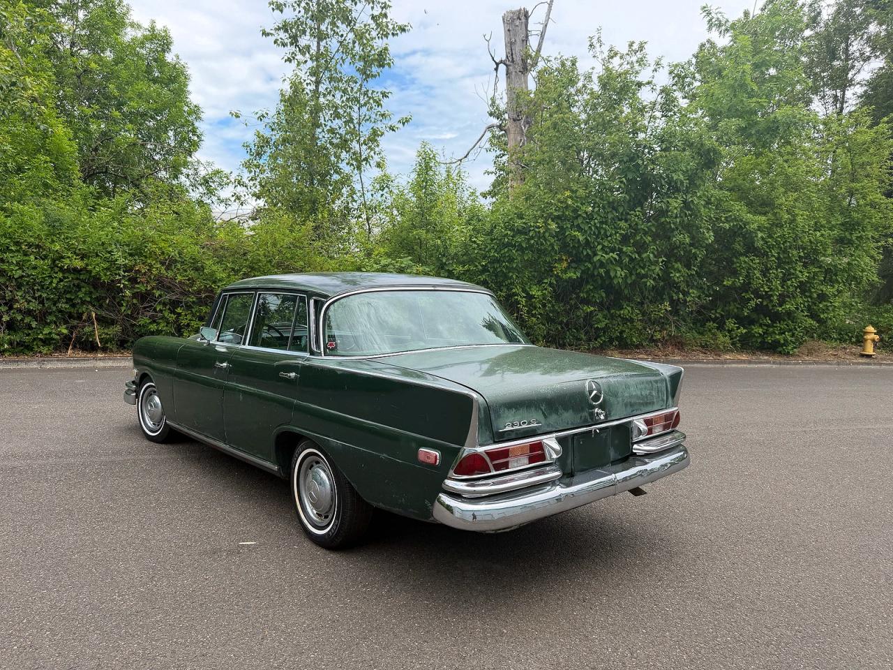 Mercedes-Benz 230-class