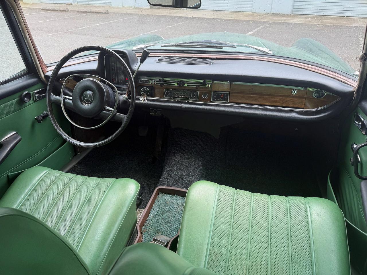 Mercedes-Benz 230-class