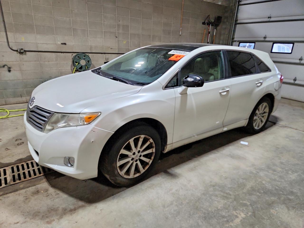 Salvage Toyota Venza Image