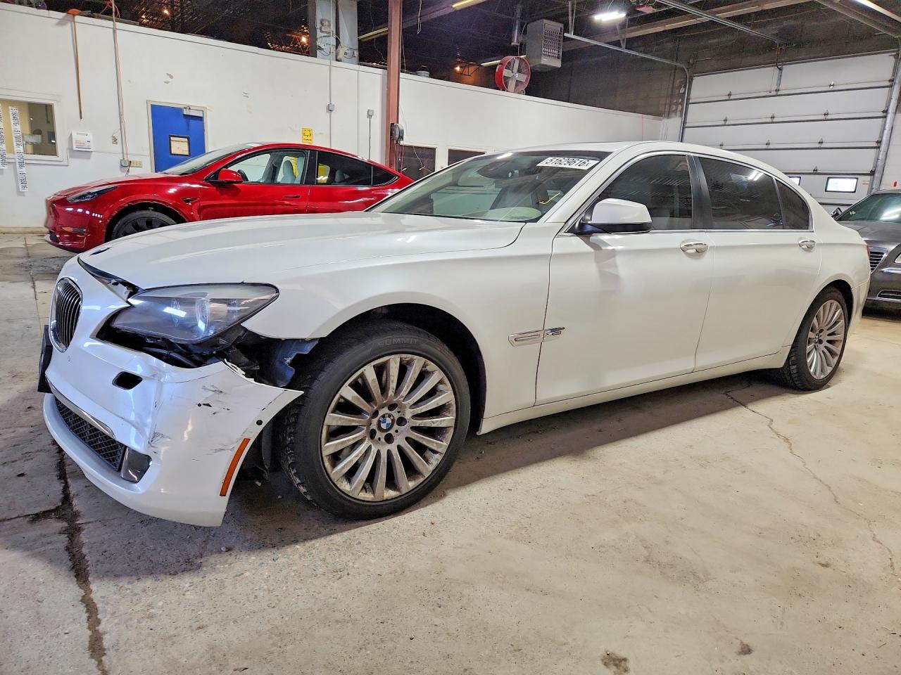 Salvage BMW 7 Series Image