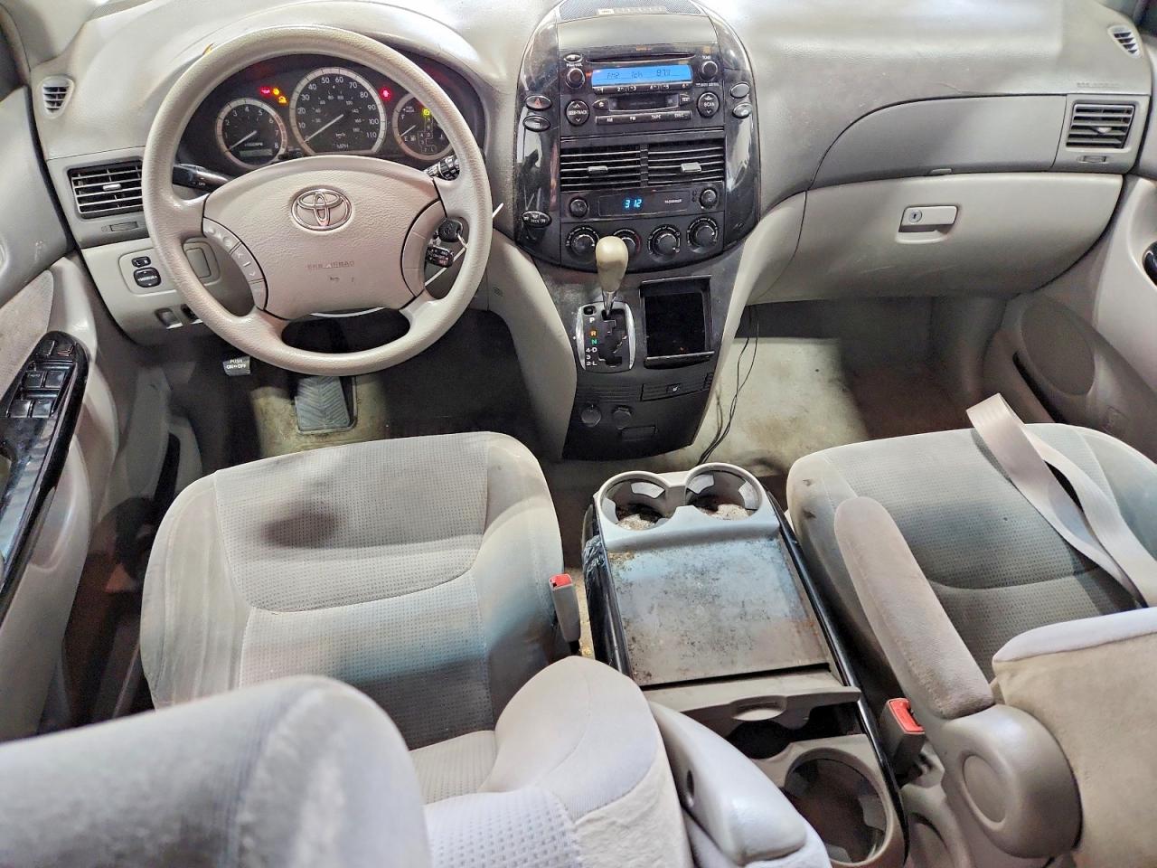 Toyota Sienna Le 8 Passenger