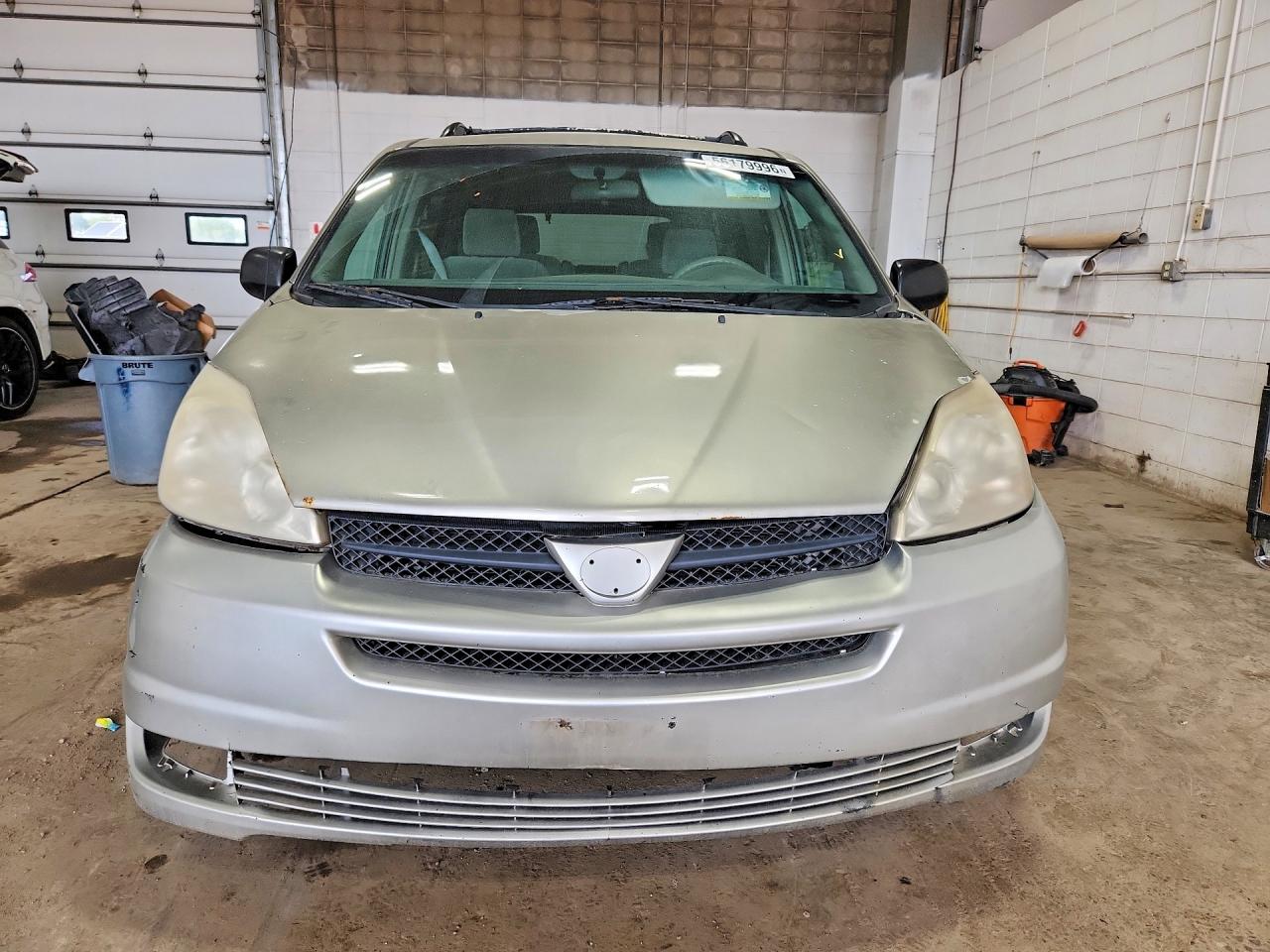 Toyota Sienna Le 8 Passenger