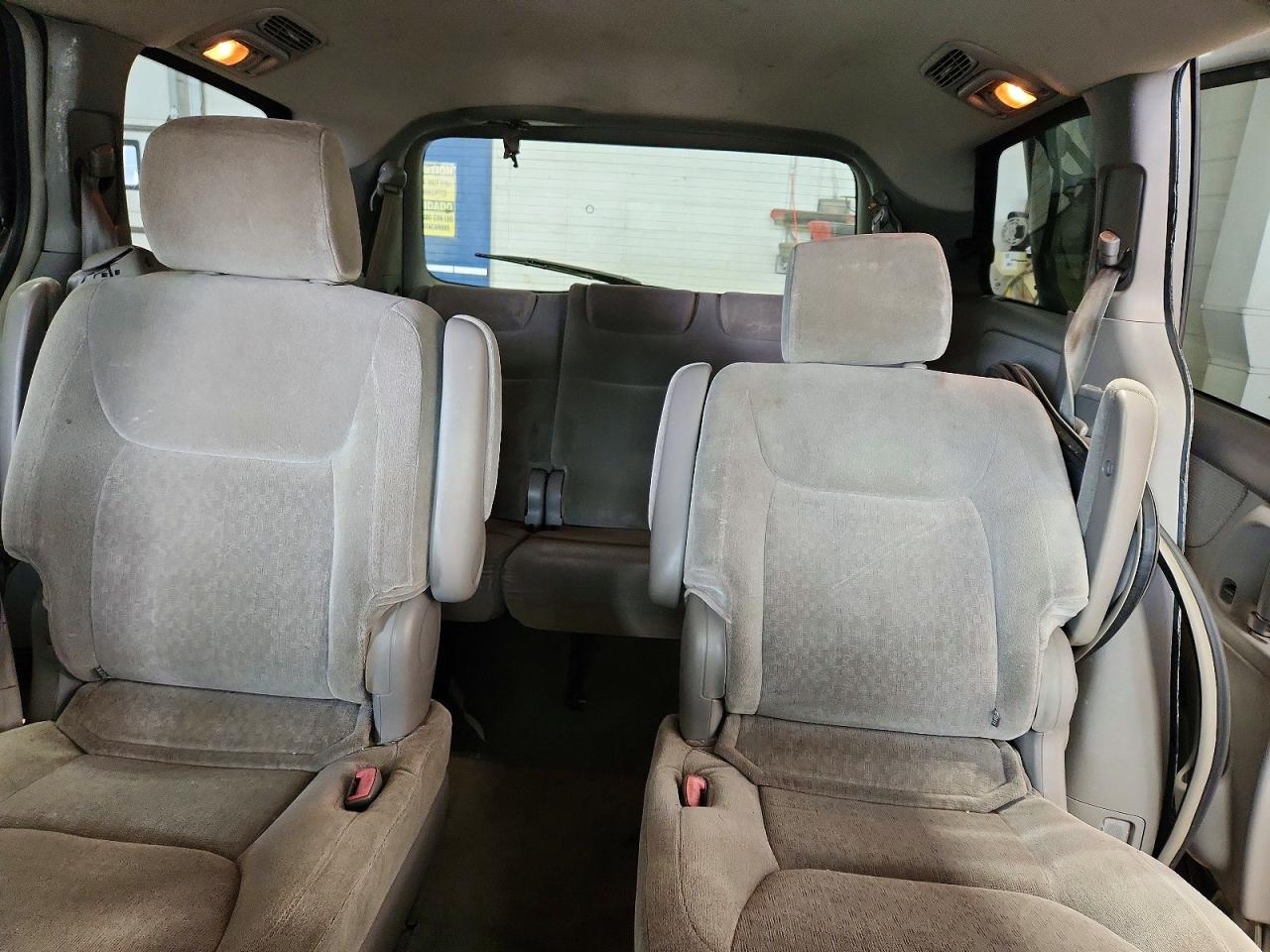 Toyota Sienna Le 8 Passenger