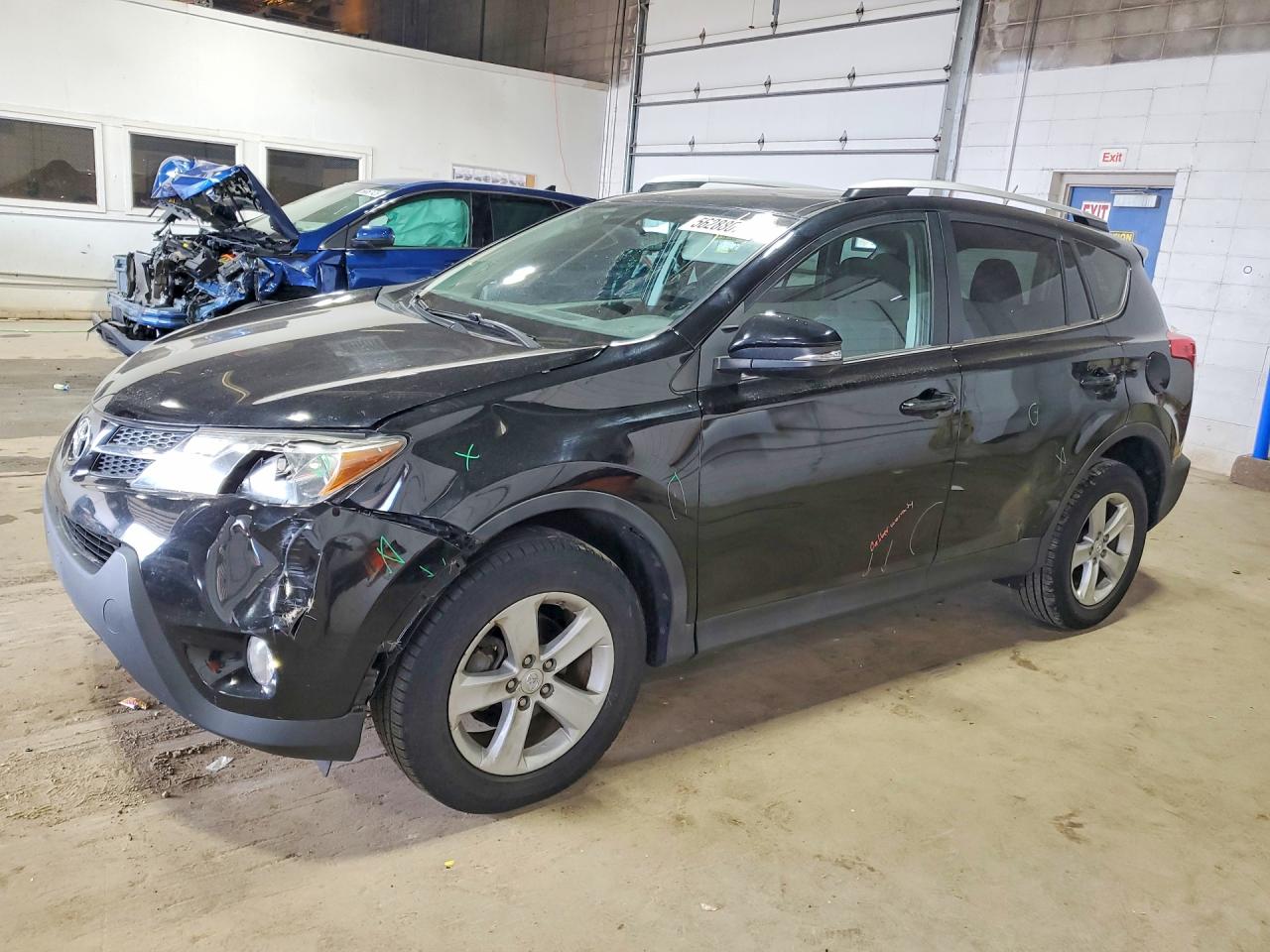 Salvage Toyota RAV4 Image