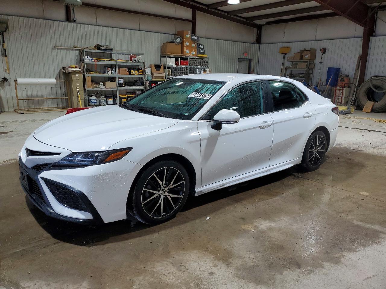 Salvage Toyota Camry Image
