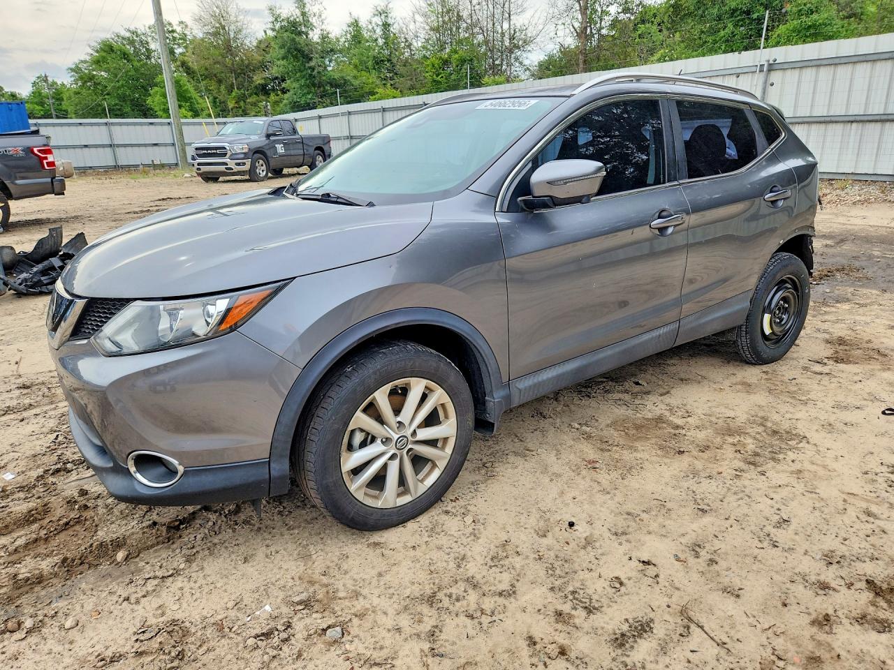 Salvage Nissan Rogue Image