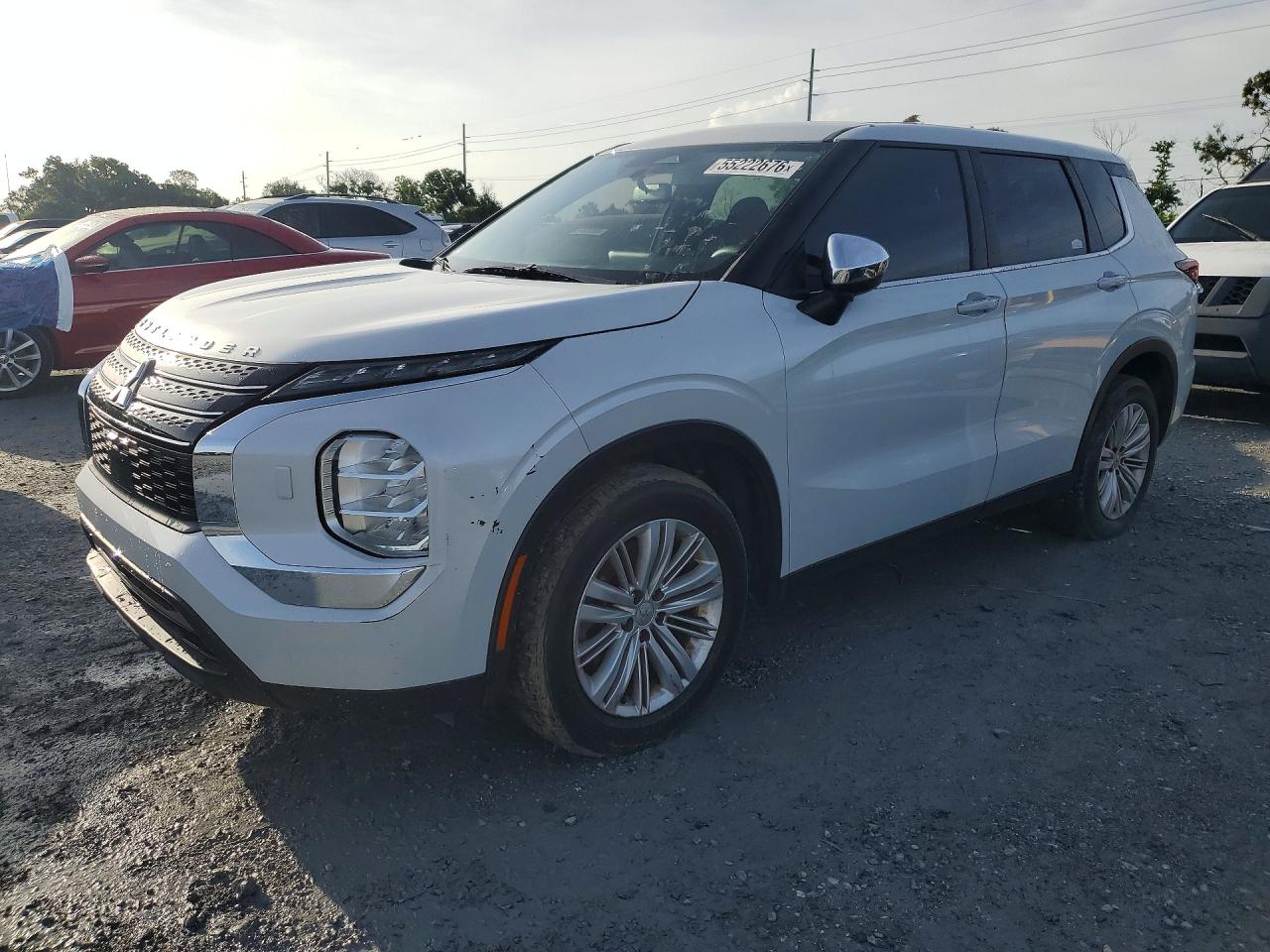 Salvage Mitsubishi Outlander Image