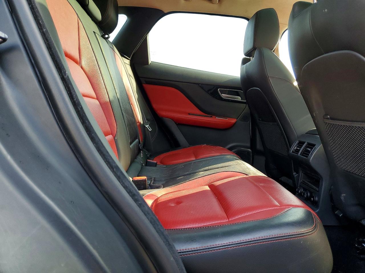 Jaguar F-PACE R - Sport