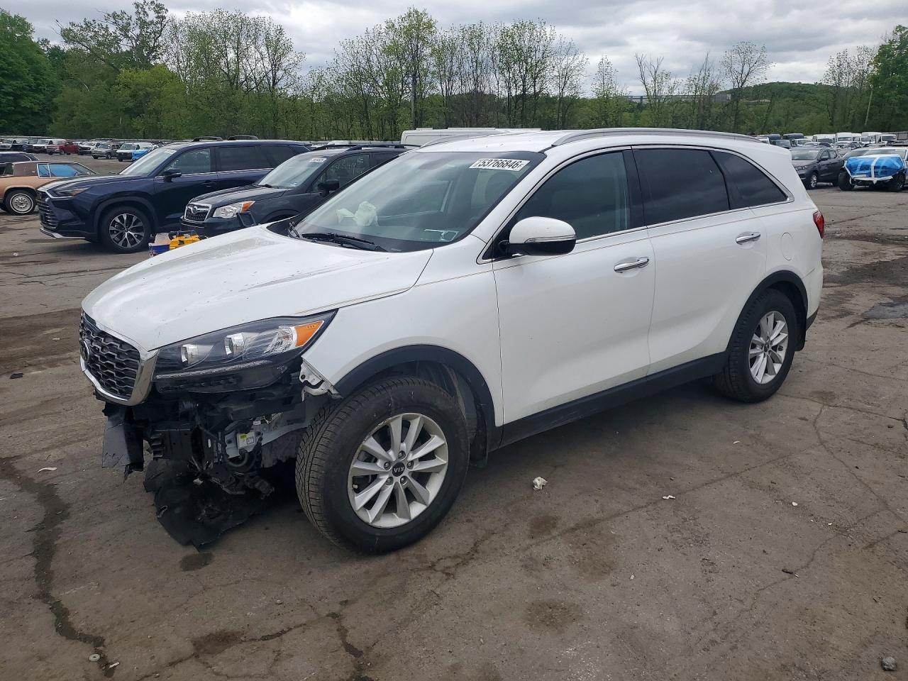 Salvage Kia Sorento Image