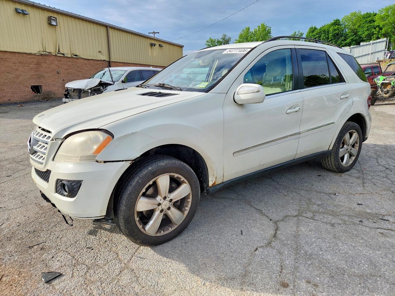 Salvage Mercedes-Benz M-Class Image