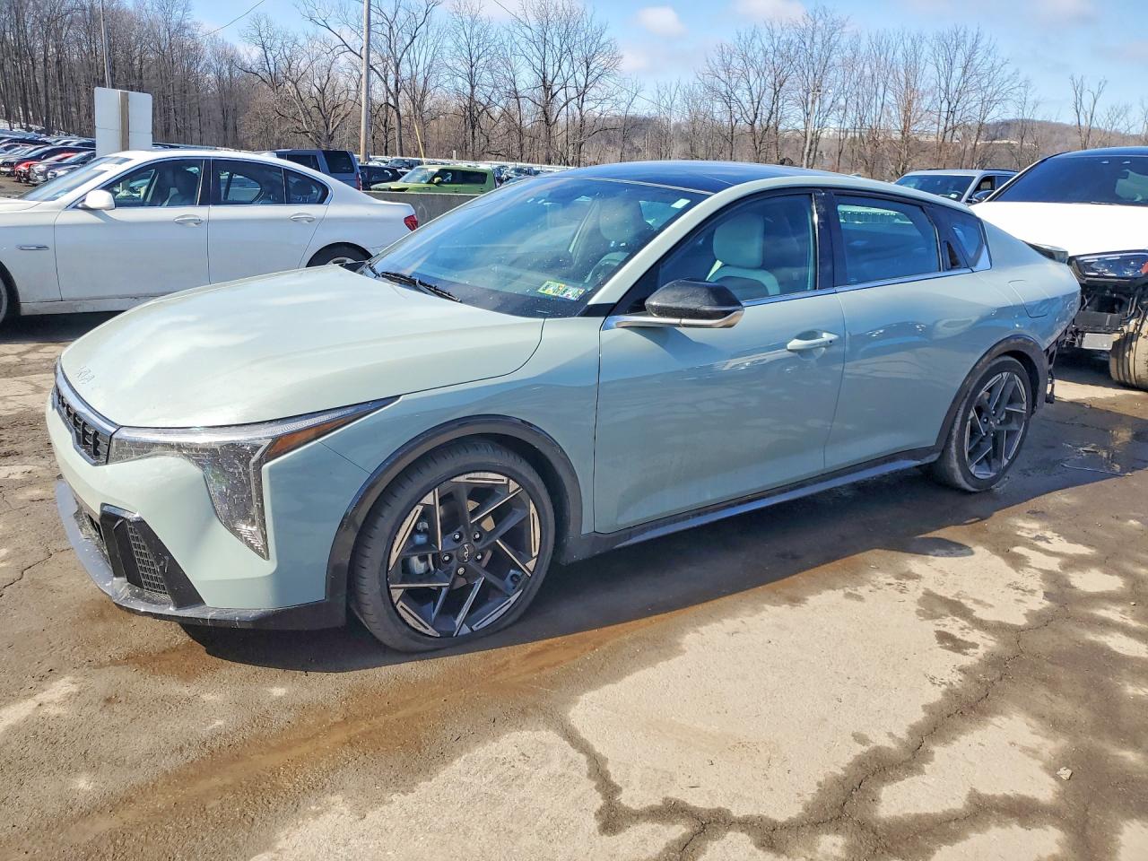 Salvage Kia K4 Image