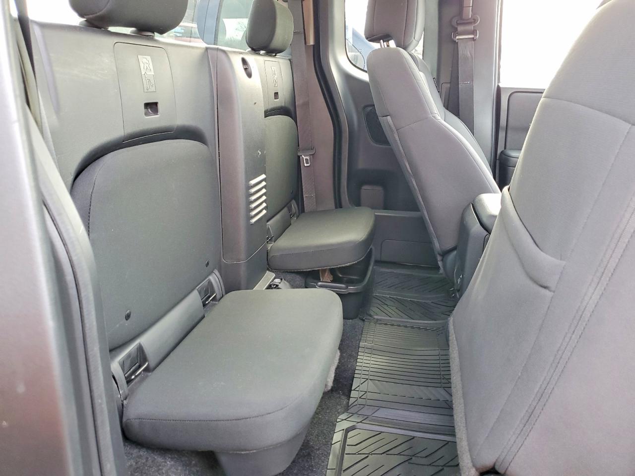 Nissan Frontier S