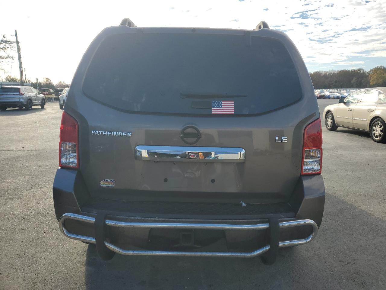 Nissan Pathfinder Se V8