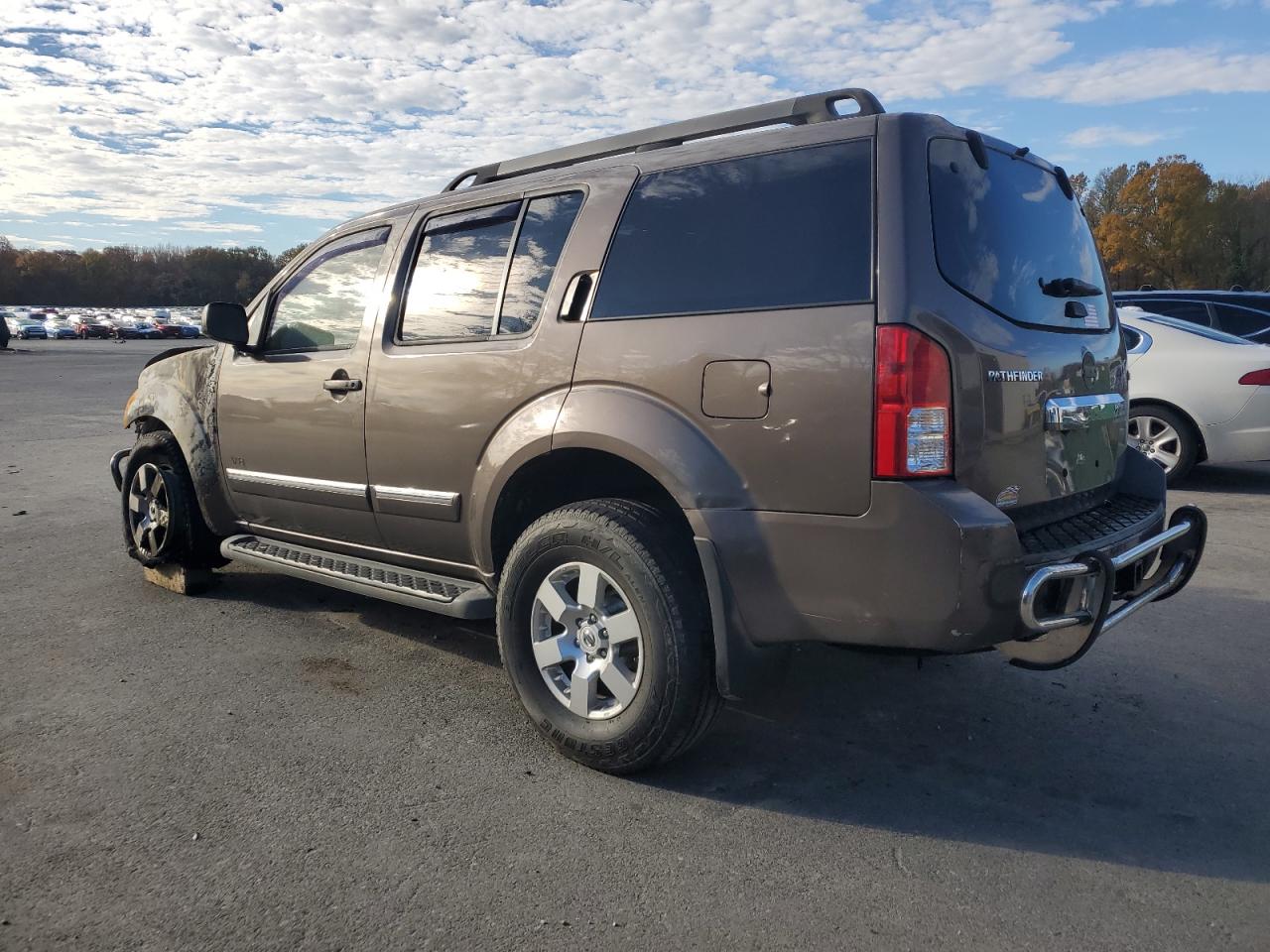 Nissan Pathfinder Se V8