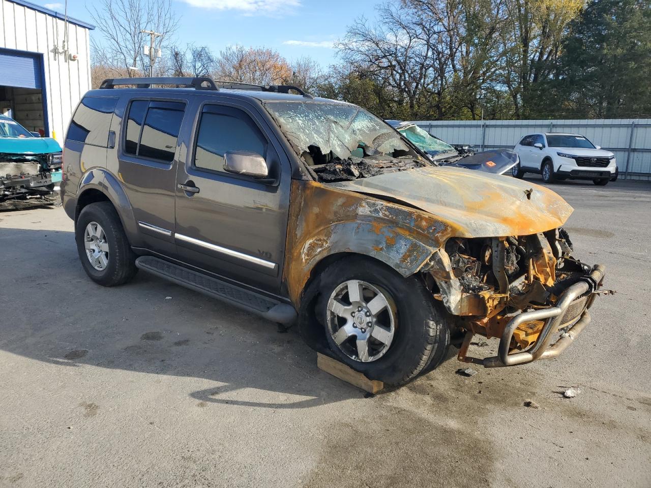 Nissan Pathfinder Se V8