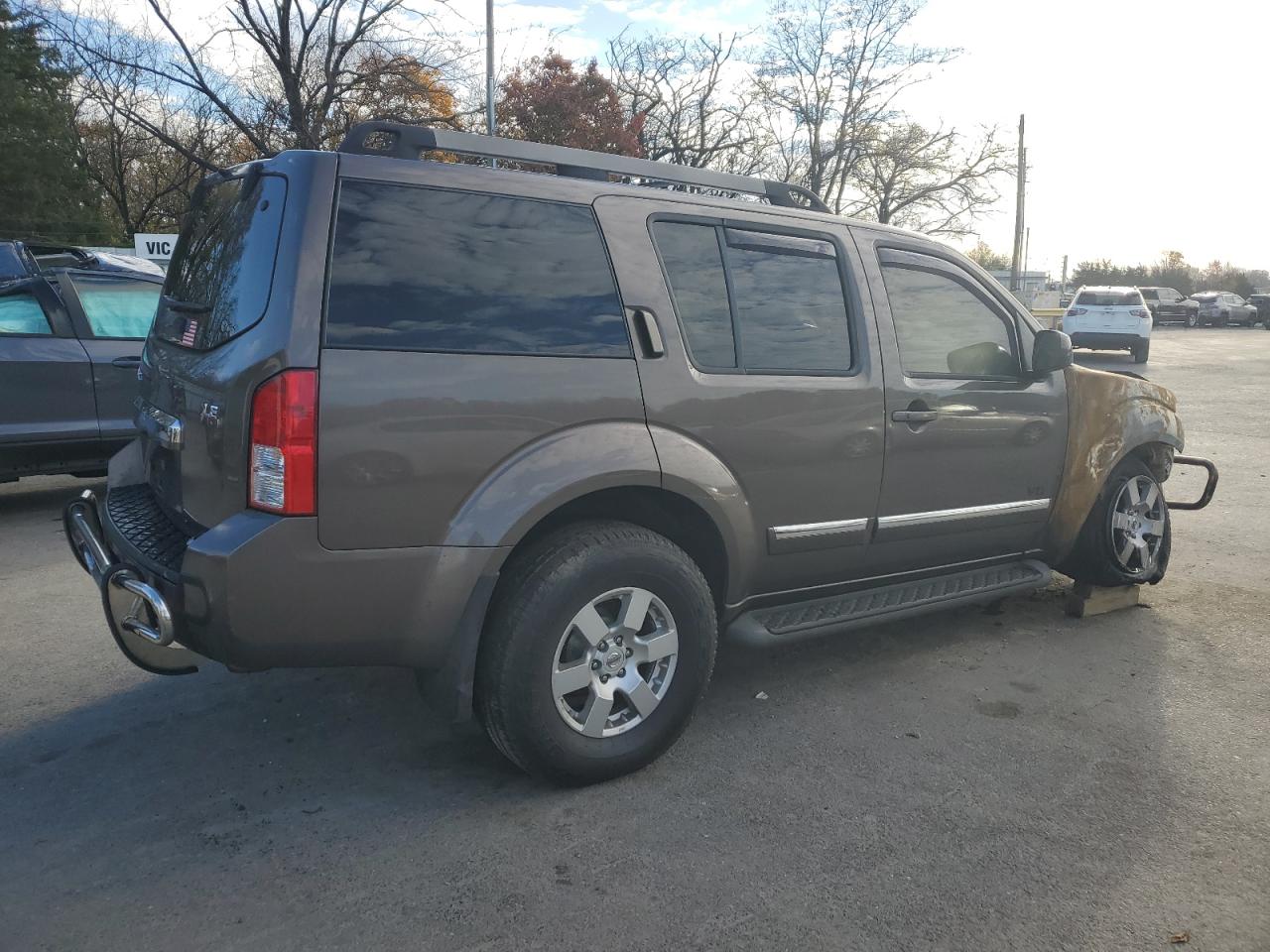 Nissan Pathfinder Se V8