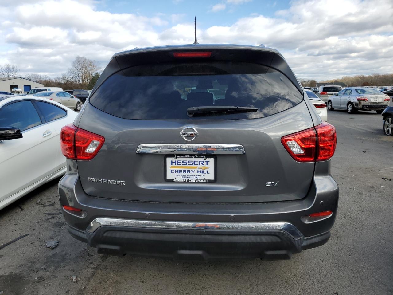 Nissan Pathfinder S