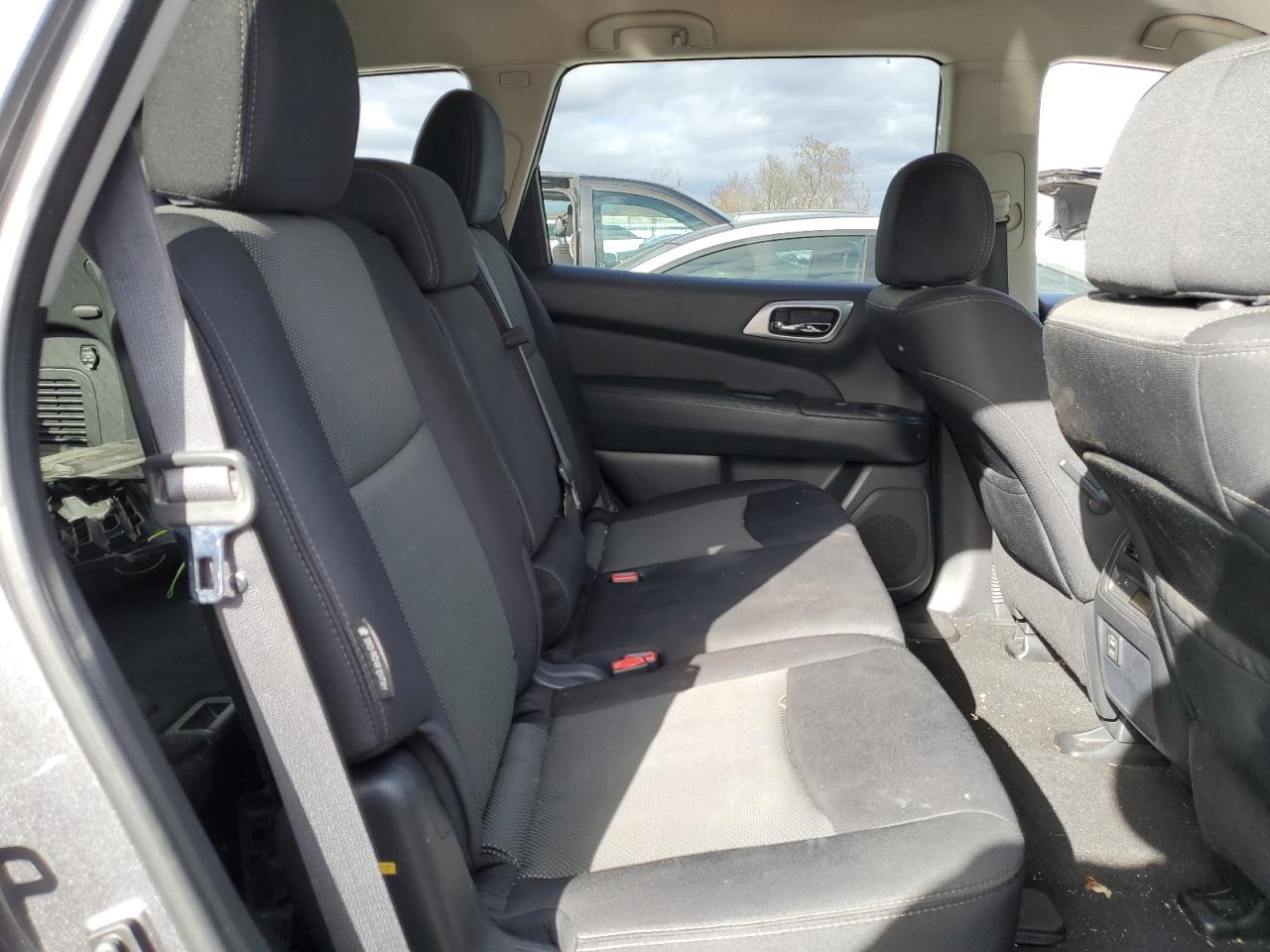 Nissan Pathfinder S