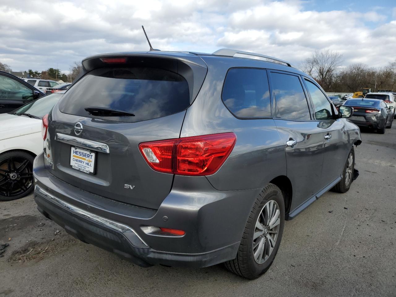 Nissan Pathfinder S