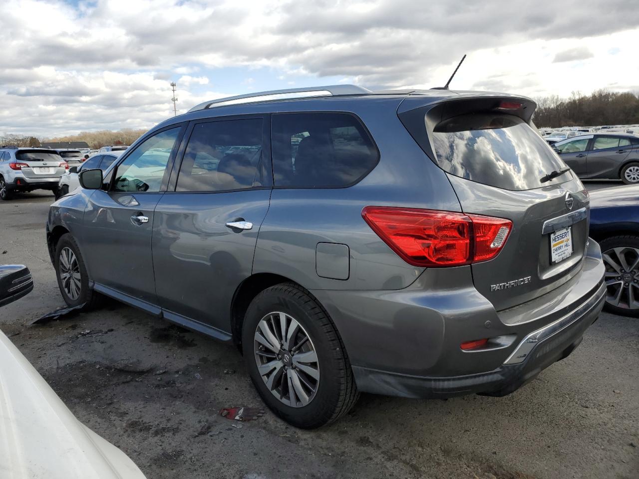 Nissan Pathfinder S