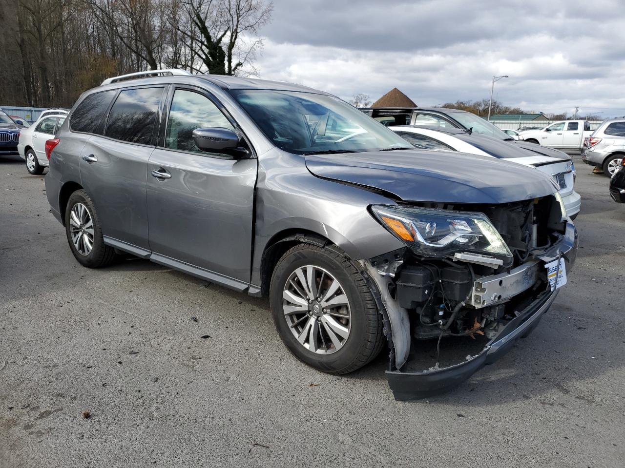 Nissan Pathfinder S