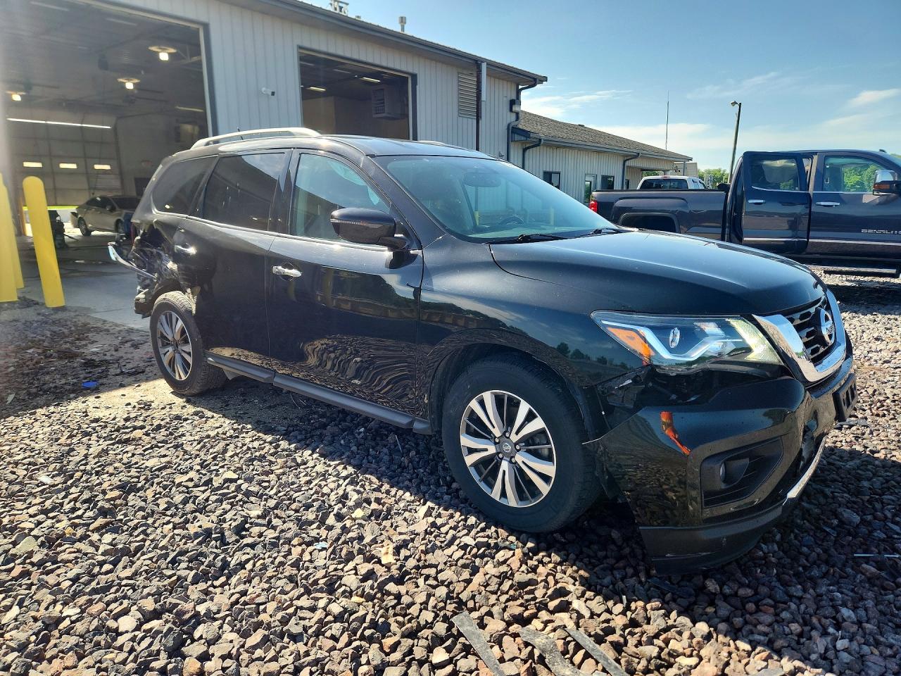 Nissan Pathfinder Sv