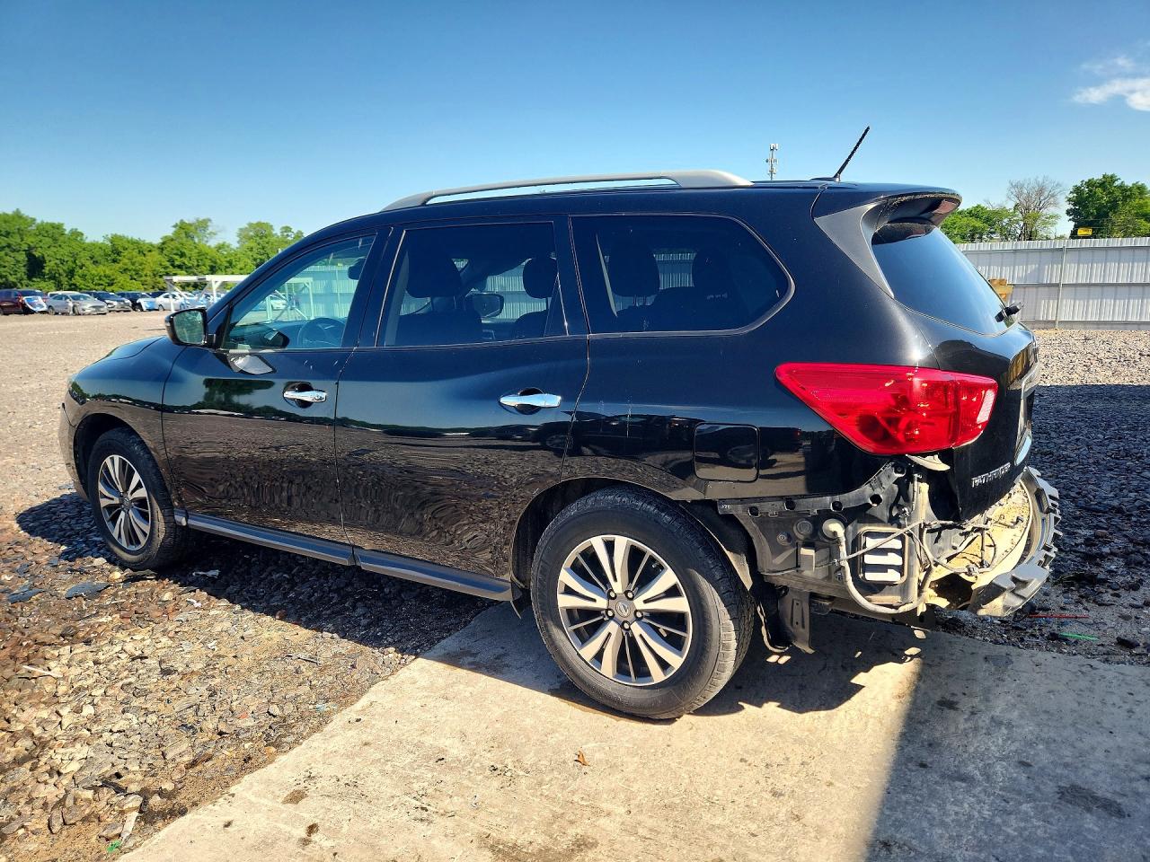 Nissan Pathfinder Sv