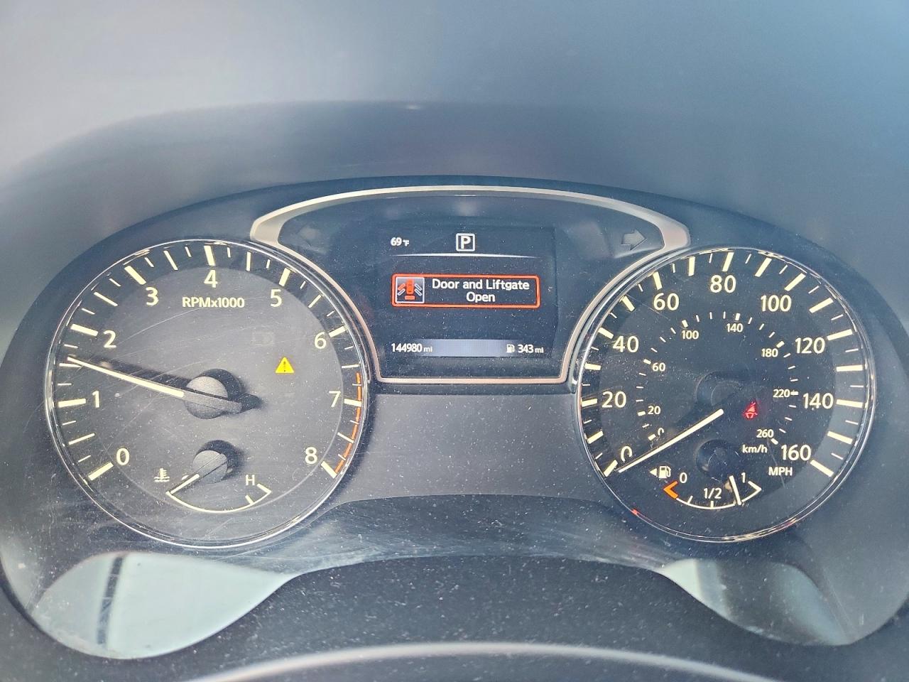 Nissan Pathfinder Sv