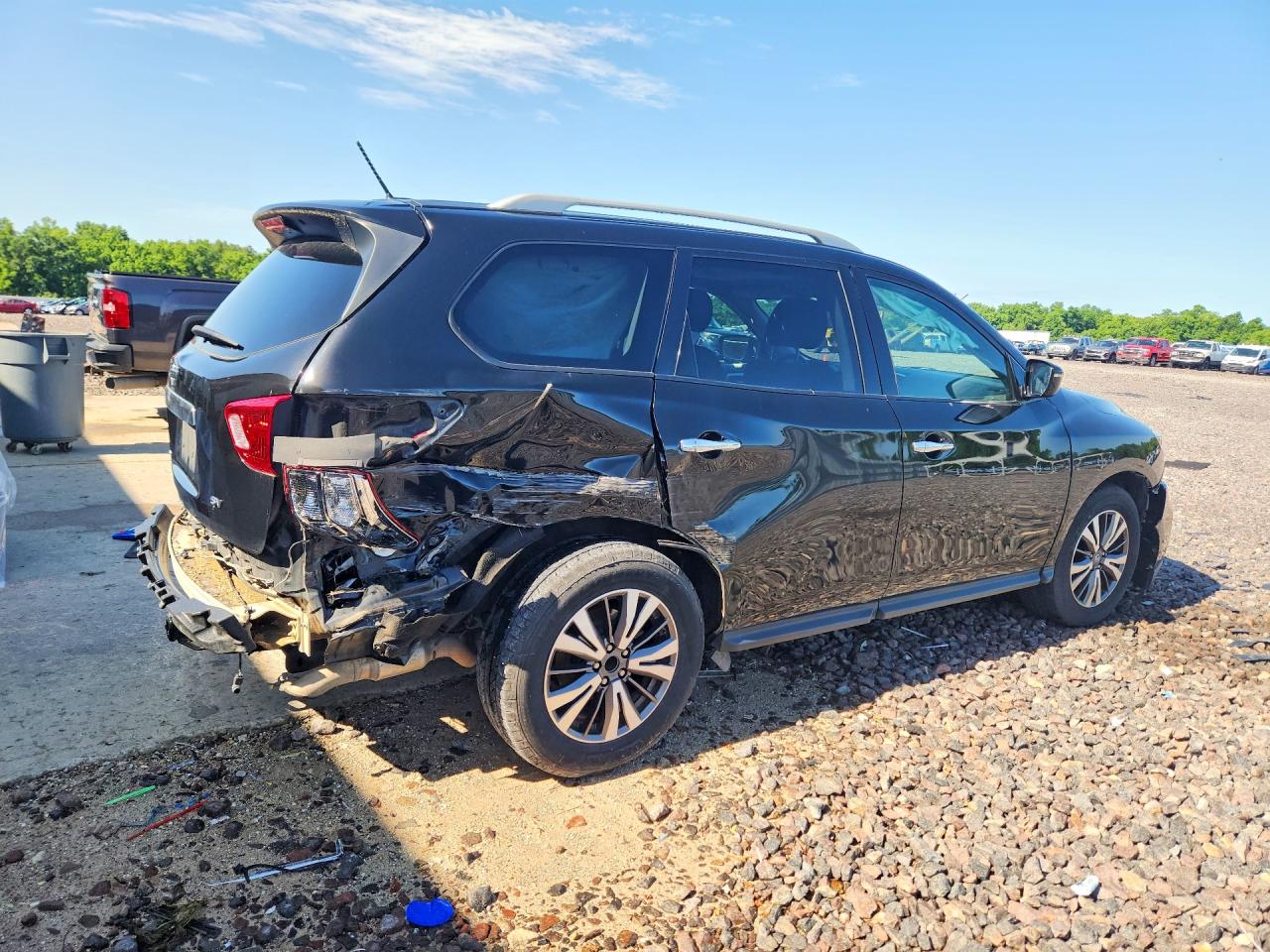 Nissan Pathfinder Sv