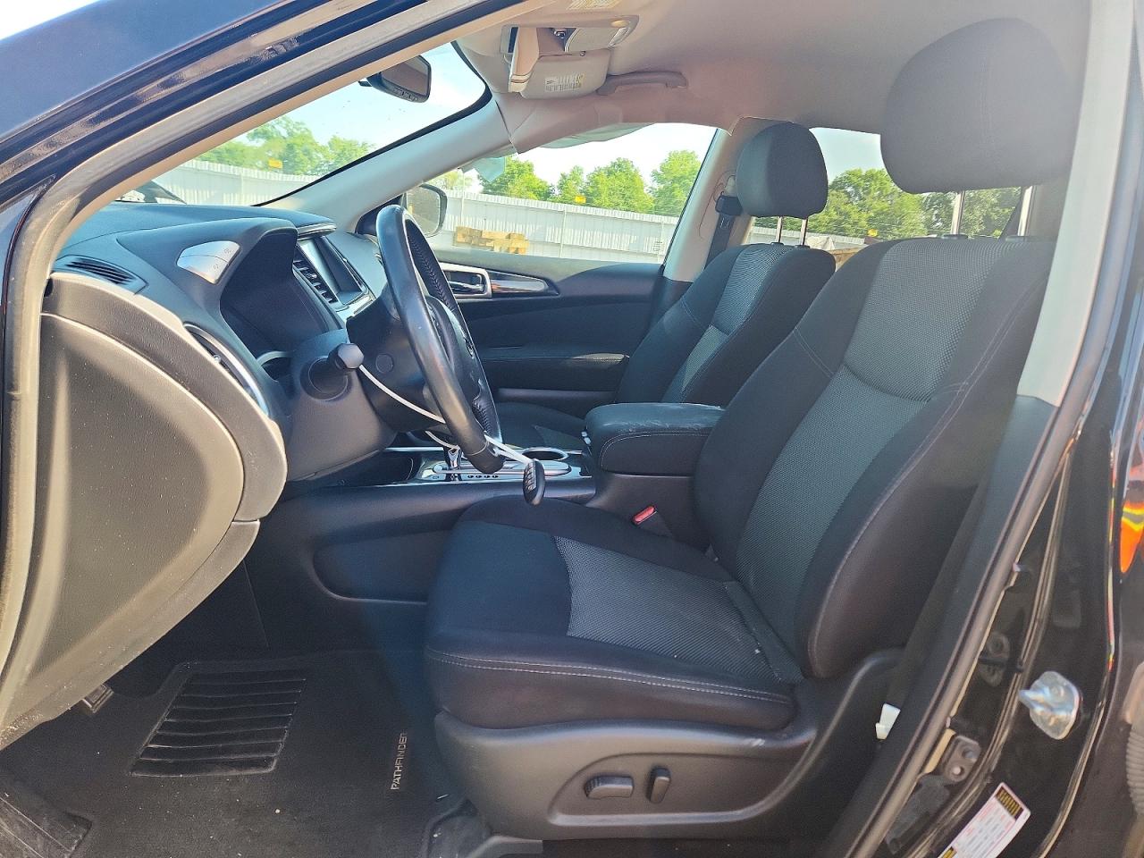 Nissan Pathfinder Sv